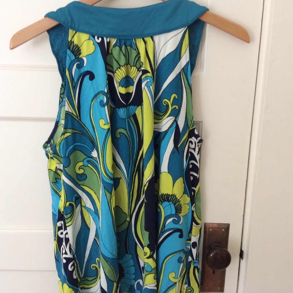 (2) Sz LRG, INC brand tanks. - Picture 8 of 8